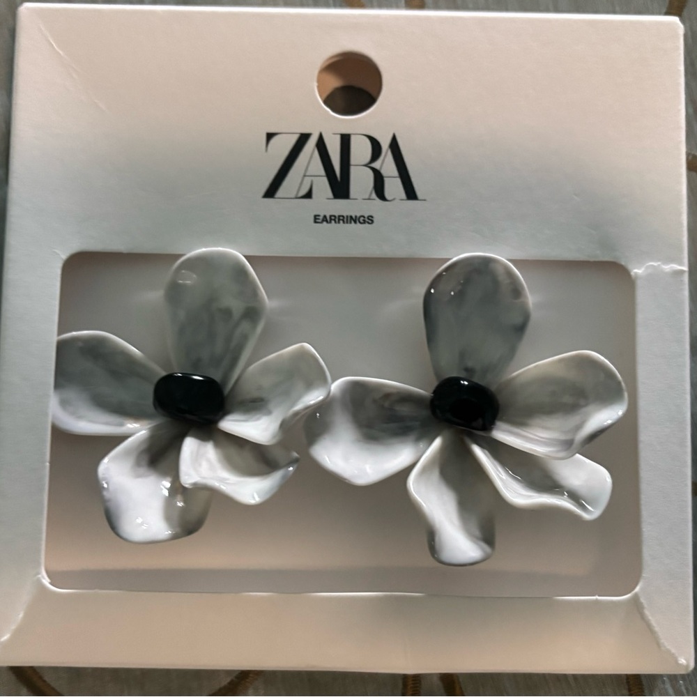 Zara Black and Gray Floral Earrings